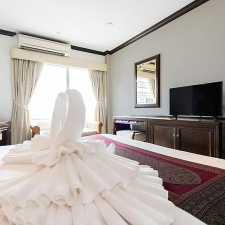Baan Sukhumvit Soi 18 Hotel Bangkok Bagian luar foto